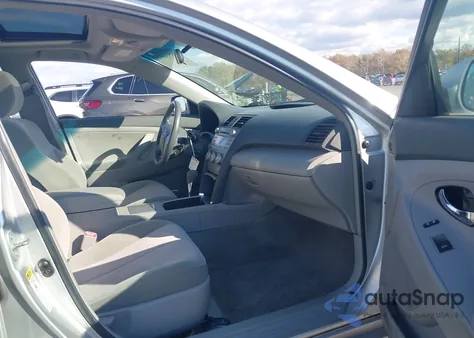 2011 Toyota Camry Le z USA, uszkodzony, nr VIN 4T1BF3EK2BU123082